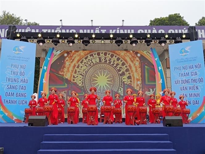 A performance of drums at the festival. (Photo: VNA)