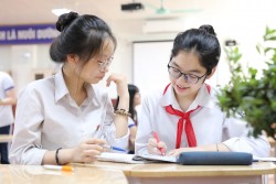 Hà Nội: Phụ huynh chi tiền chục triệu đặt ‘cọc’ suất học cho con