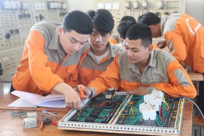 Đại diện Bộ Lao động-Thương binh và Xã hội cho rằng kỹ năng thấp chính là “rào cản” đối với lao động thanh niên Việt Nam trong thị trường việc làm 4.0. (Ảnh: Bích Huệ/TTXVN)