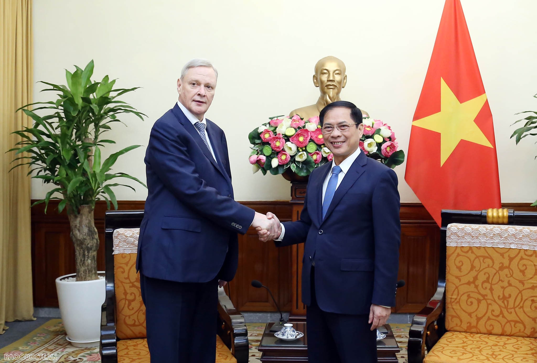 FM Bui Thanh Son welcomes Russian First Deputy Foreign Minister