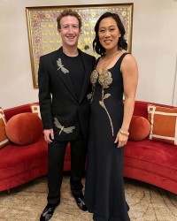 Vợ chồng CEO Mark Zuckerberg diện trang phục, phụ kiện cao cấp dự tiệc nhà tỷ phú Ấn Độ