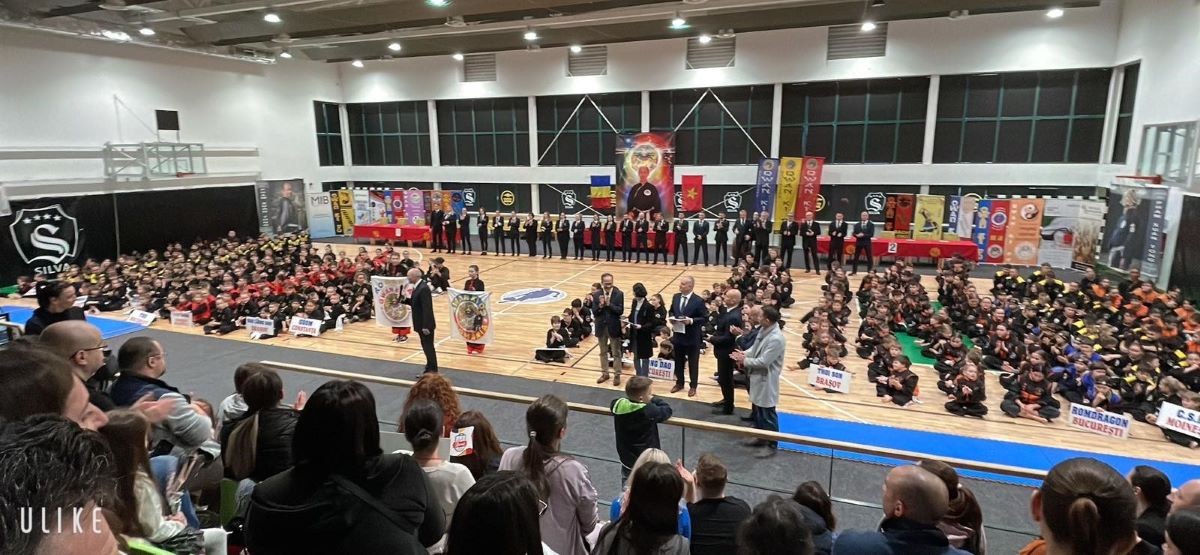 Toàn cảnh giải đấu môn võ Quán khí đạo ở Romania.