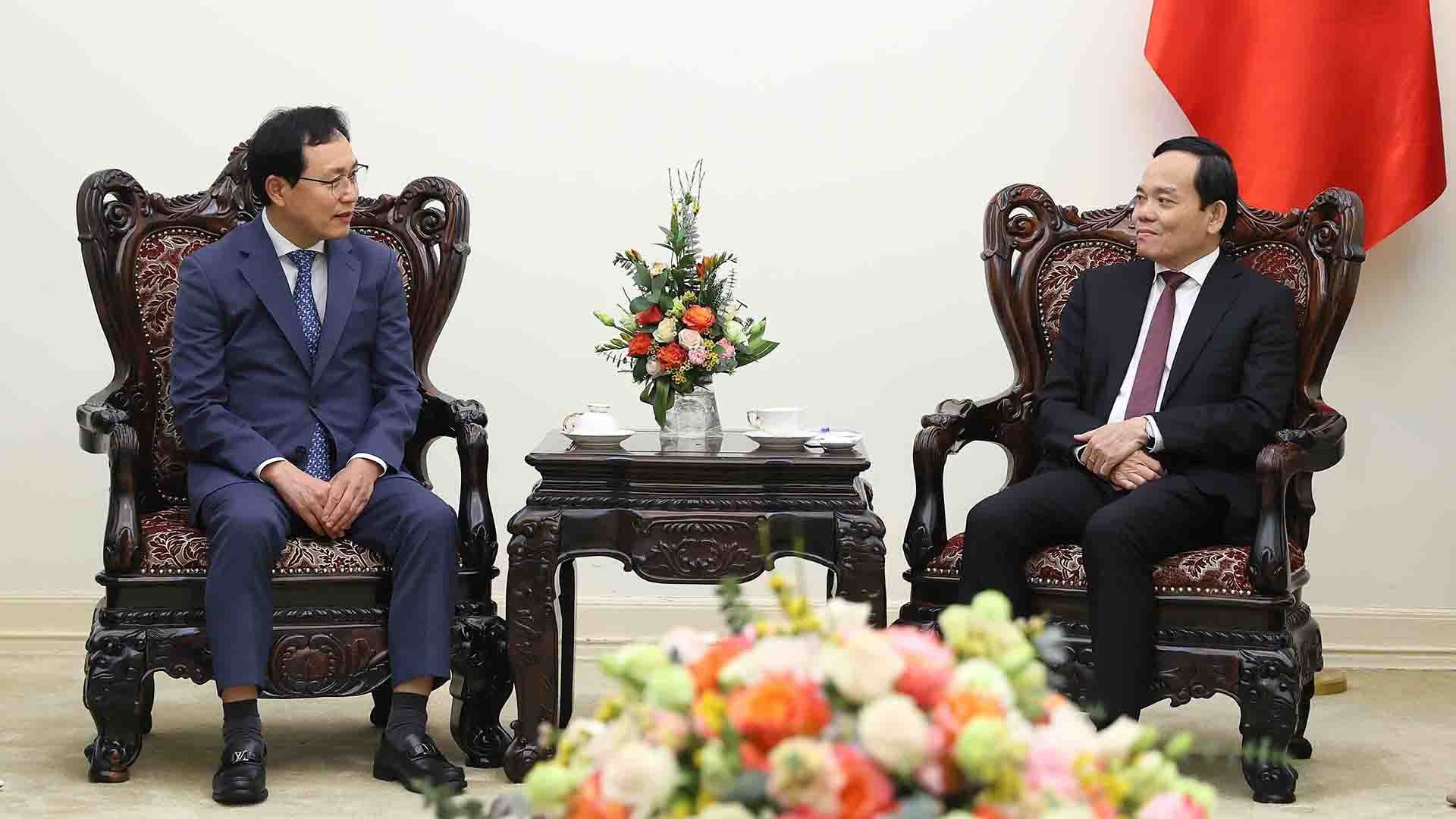 Phó Thủ tướng Trần Lưu Quang tiếp Tổng giám đốc Tổ hợp Samsung Việt Nam Choi Joo Ho. (Nguồn: TTXVN)