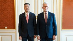 Đại sứ Dương Hoài Nam trình Thư ủy nhiệm lên Tổng thống CH Czech Petr Pavel