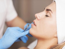 Nữ TikToker bị tiêm silicon lỏng vào mặt khi làm đẹp, bác sĩ cảnh báo hậu quả nghiêm trọng