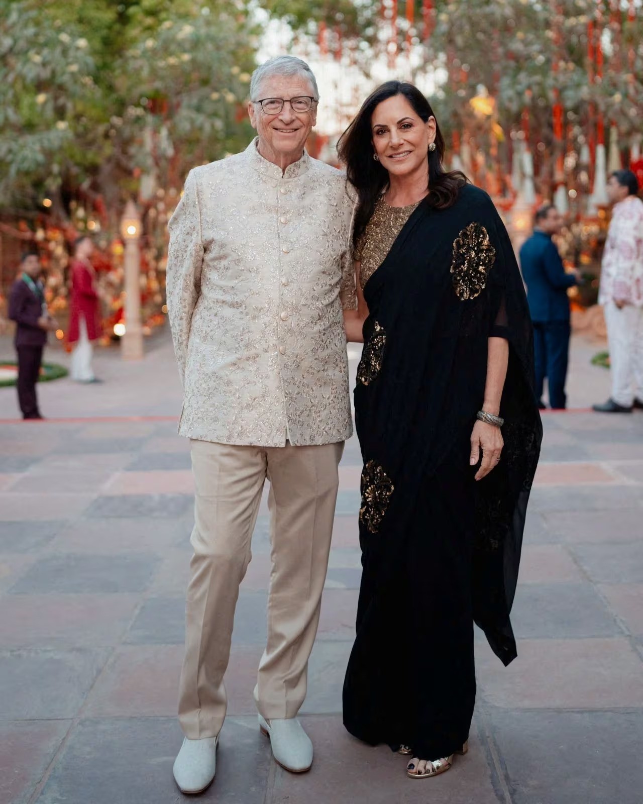Cận cảnh đám cưới xa hoa bậc nhất của con trai tỷ phú Ấn Độ Mukesh Ambani