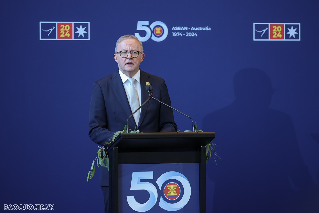 Phát biểu tại lễ đón, Thủ tướng Australia Anthony Albanese bày tỏ vui mừng được chào đón các nhà lãnh đạo tham dự Hội nghị Cấp cao Đặc biệt kỷ niệm 50 năm quan hệ ASEAN-Australia.