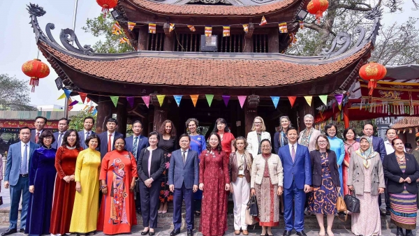 Vice President Vo Thi Anh Xuan meets female Ambassadors, Chief representatives of int’l organisations in Vietnam