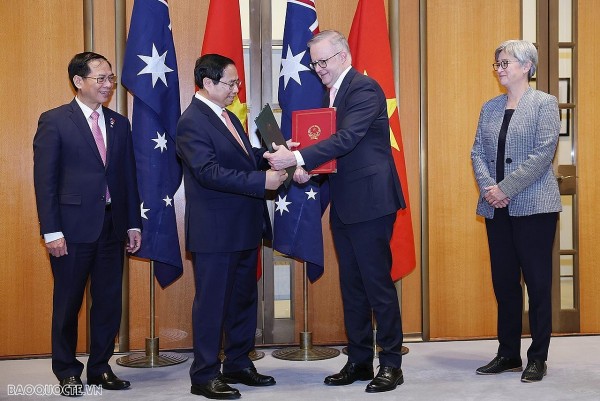 Vietnam, Australia exchange 12 important cooperation agreements