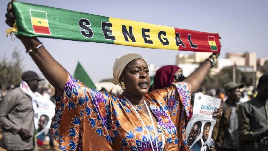 Senegal cuối cùng cũng 'chốt' ngày bầu cử, Tổng thống giải tán chính phủ, Pháp tính rút nửa số quân?