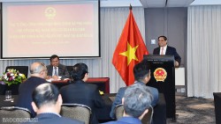 PM Pham Minh Chinh meets Embassy staff, overseas Vietnamese in Australia