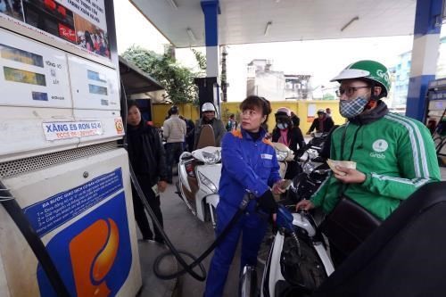 Petrol prices drop over 370 VND per litre