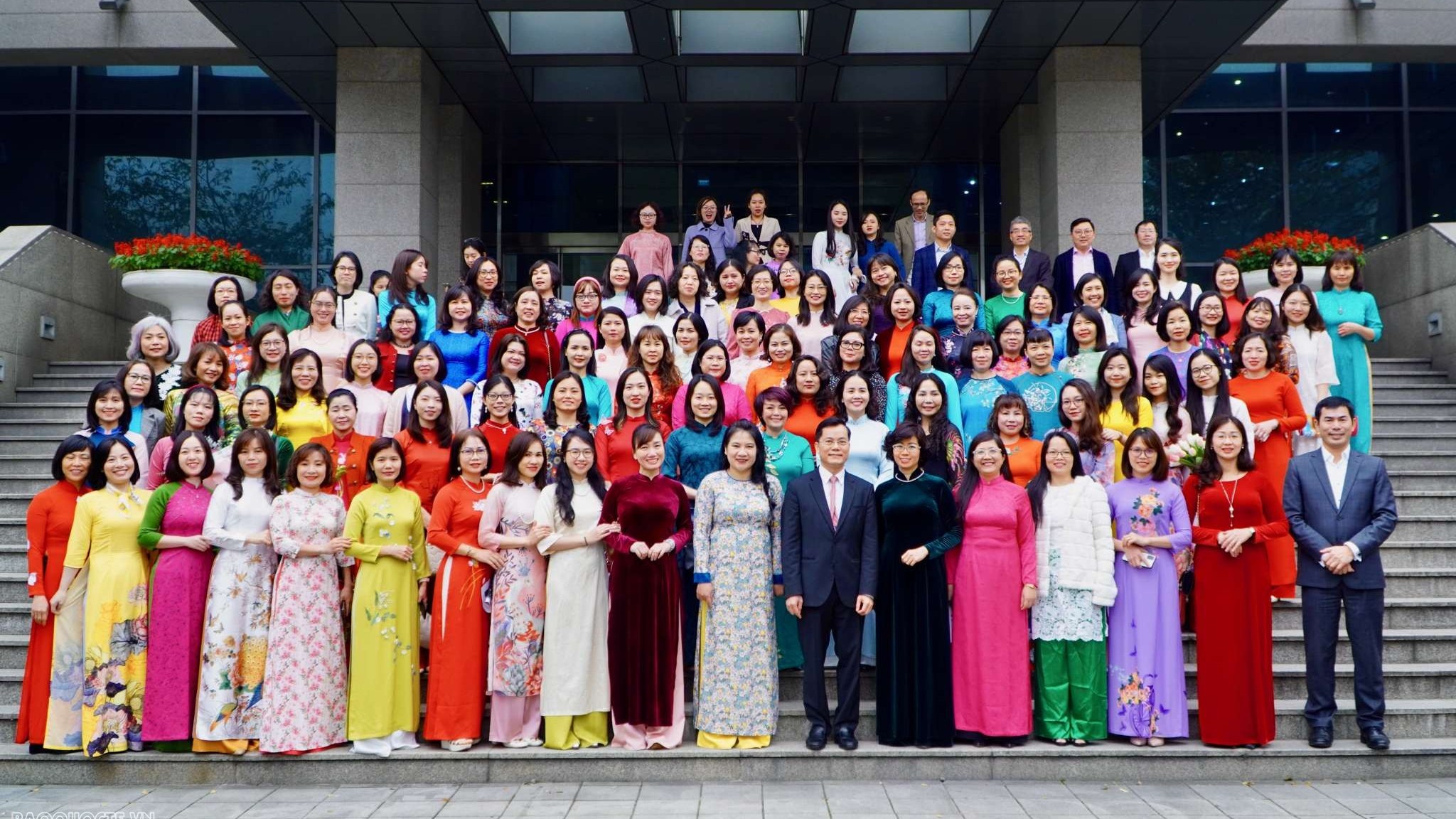 'Bóng hồng Ngoại giao' toả nắng trong Ngày quốc tế Phụ nữ