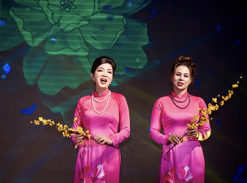 Cao Thị Kim Dung biểu diễn ấn tượng trong đêm vinh danh.