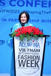 Trang Lê: 