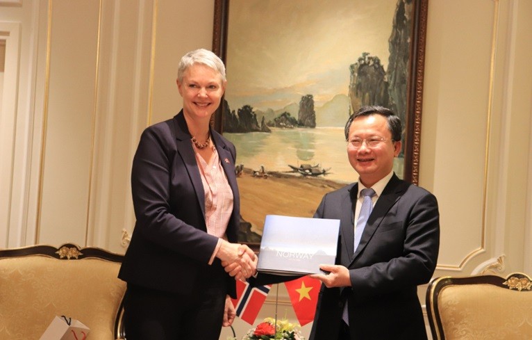 Chủ tịch UBND tỉnh Quảng Ninh tiếp Đại sứ, đại diện các nước và Hiệp hội Doanh nghiệp châu Âu tại Việt Nam