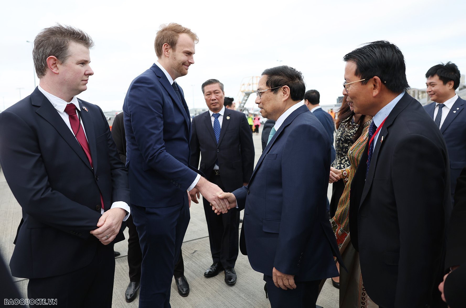 Thủ tướng Chính phủ Phạm Minh Chính tới Auckland, bắt đầu thăm chính thức New Zealand