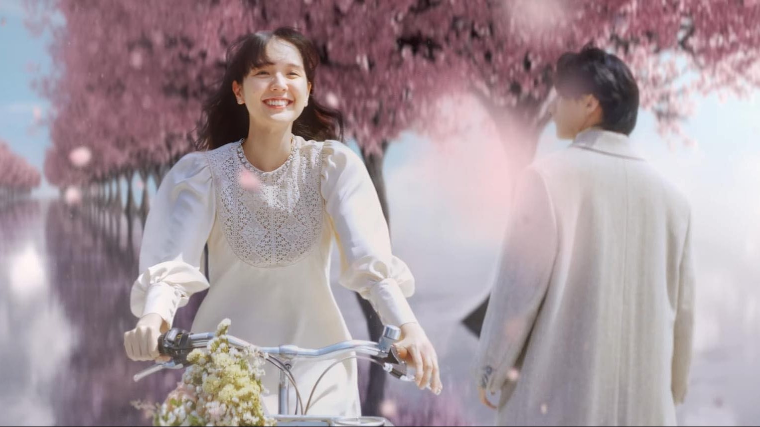 Fan trầm trồ với nhan sắc Hải Tú trong MV Chúng ta của tương lai, xứng với danh xưng 'nàng thơ'