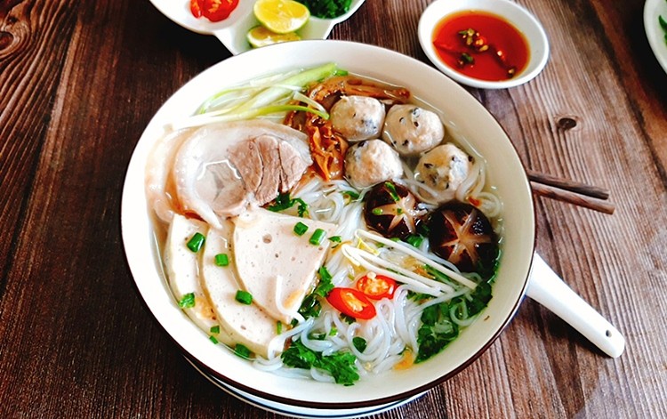 Giá heo hơi hôm nay 10/3: Giá heo hơi vẫn ổn định ở mức cao; Việt Nam nhậm khẩu sản phẩm thịt từ 37 thị trường