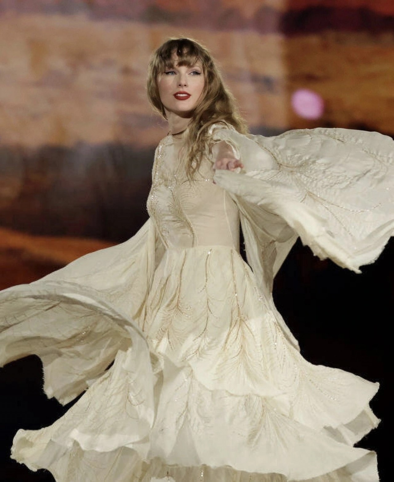 Những lần Taylor Swift lên đồ quyến rũ 'chặt đẹp' hội bạn thân