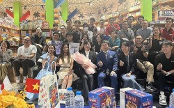 Họa sĩ Nhật Bản Akira Ito giới thiệu 'Dragon on Hat' tới người hâm mộ Việt Nam