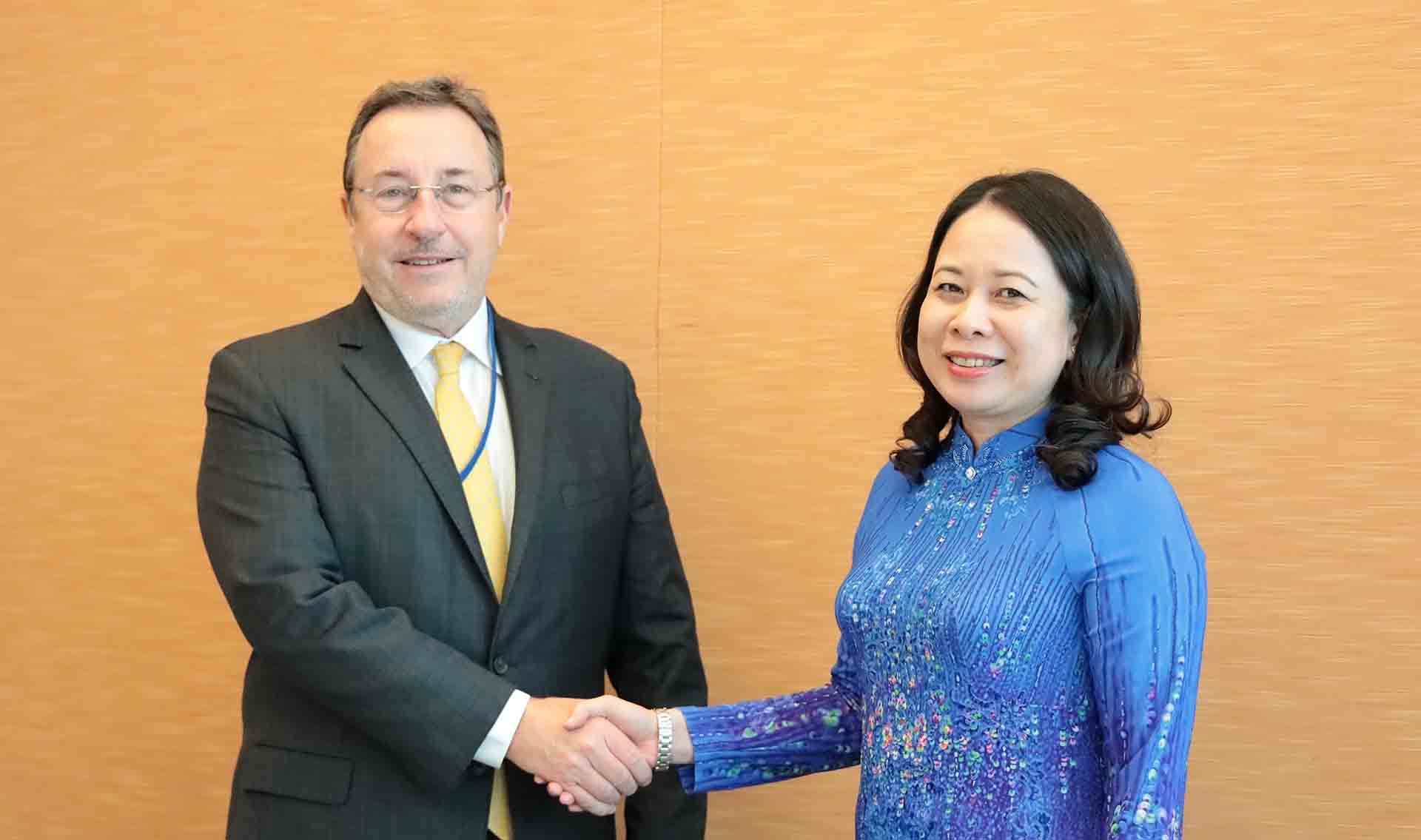 Phó Chủ tịch nước Võ Thị Ánh Xuân gặp Tổng giám đốc UNDP Achim Steiner tại New York. (Nguồn: TTXVN)