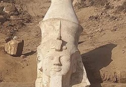 Tìm thấy nửa trên của bức tượng Pharaoh Ramesses II nổi tiếng