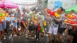 Thái Lan nỗ lực hạn chế tai nạn giao thông do lái xe khi say rượu trong lễ hội Songkran