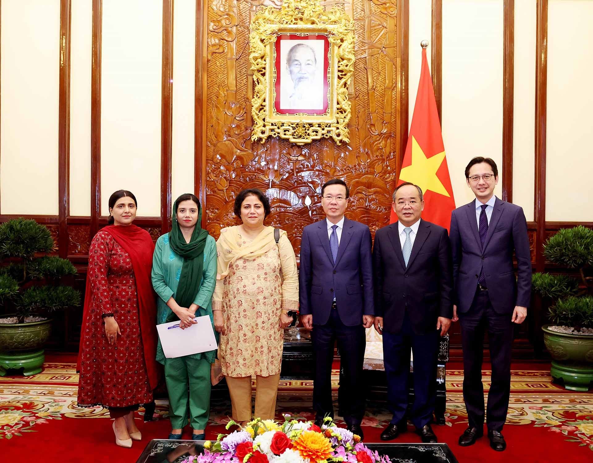 Chủ tịch nước Võ Văn Thưởng tiếp Đại sứ Pakistan chào từ biệt, kết thúc nhiệm kỳ công tác tại Việt Nam