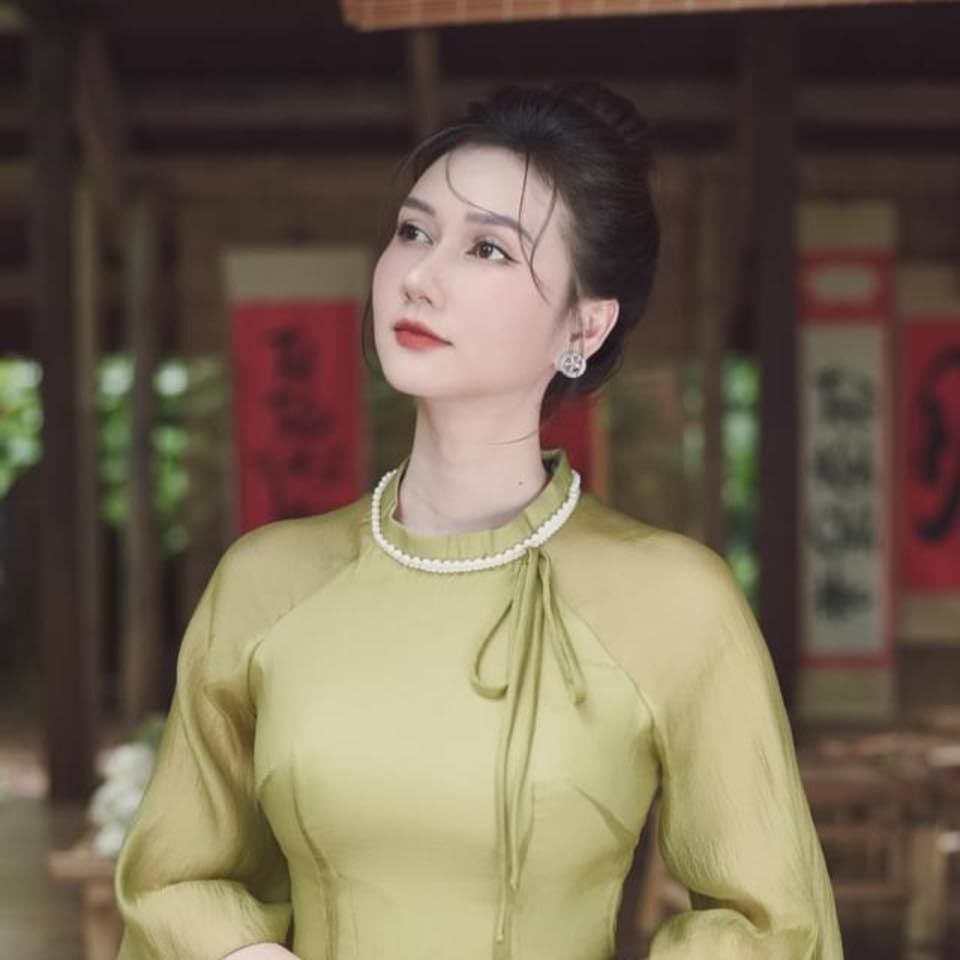 Đời thường thanh lịch, ngọt ngào của diễn viên Hương Giang