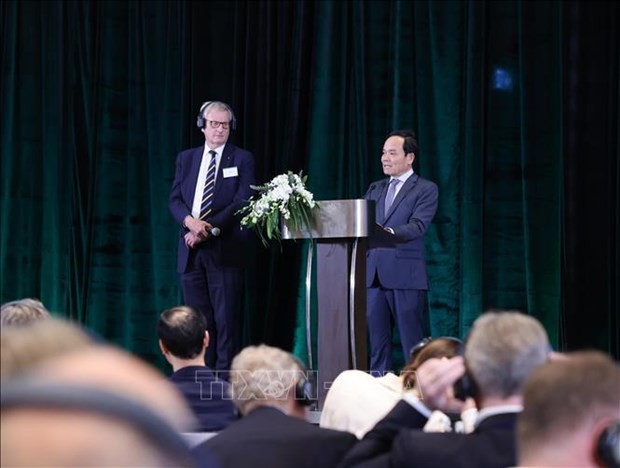 Deputy Prime Minister Tran Luu Quang (standing, right) speaks at the conference of leaders of Nordic businesses that are investing in Vietnam. (Photo: VNA)