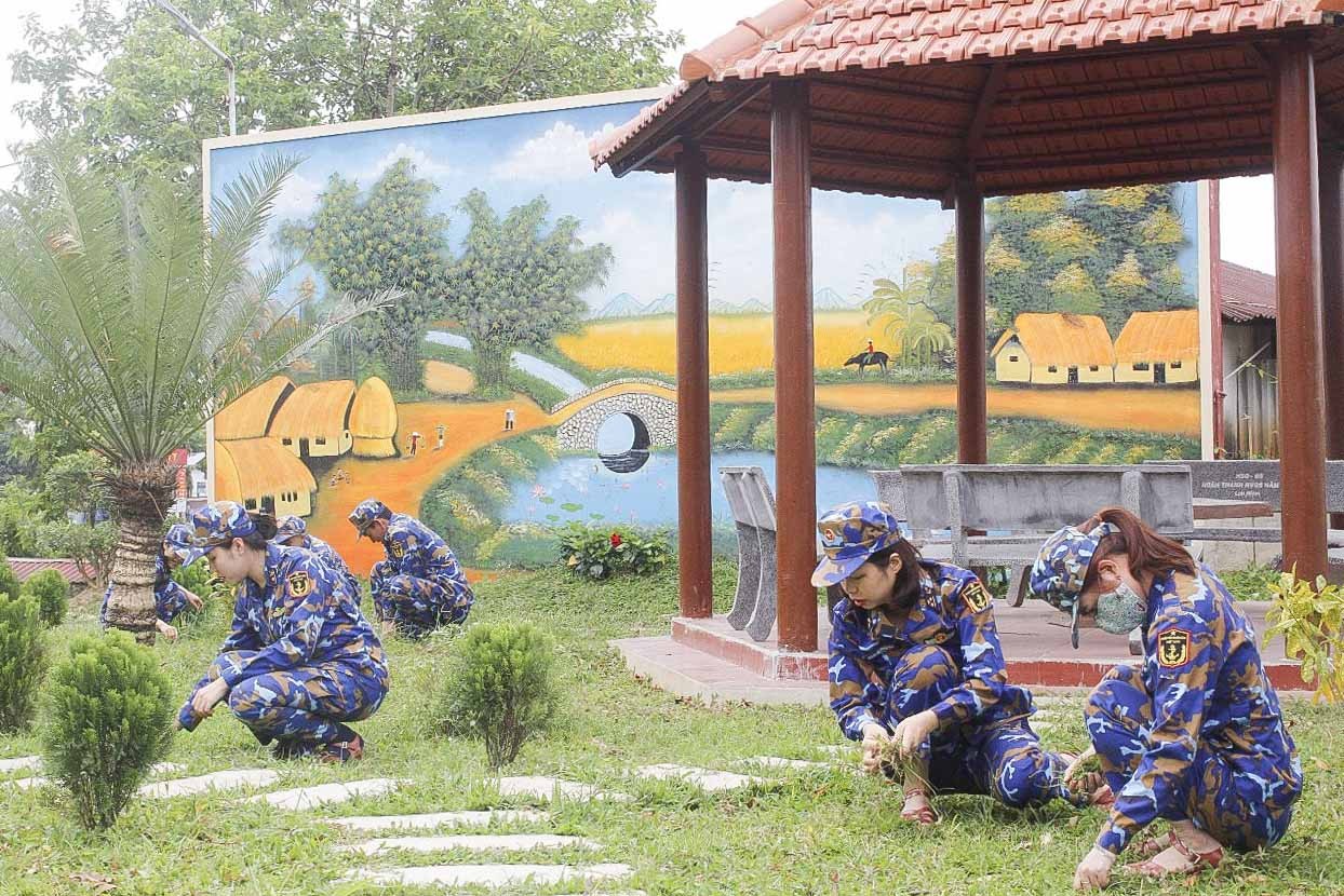 Thanh niên Hải quân dân hưởng tưởng niệm các chiến sĩ hy sinh tại quần đảo Trường Sa Thanh niên Hải quân dân hưởng tưởng niệm các chiến sĩ hy sinh tại quần đảo Trường Sa