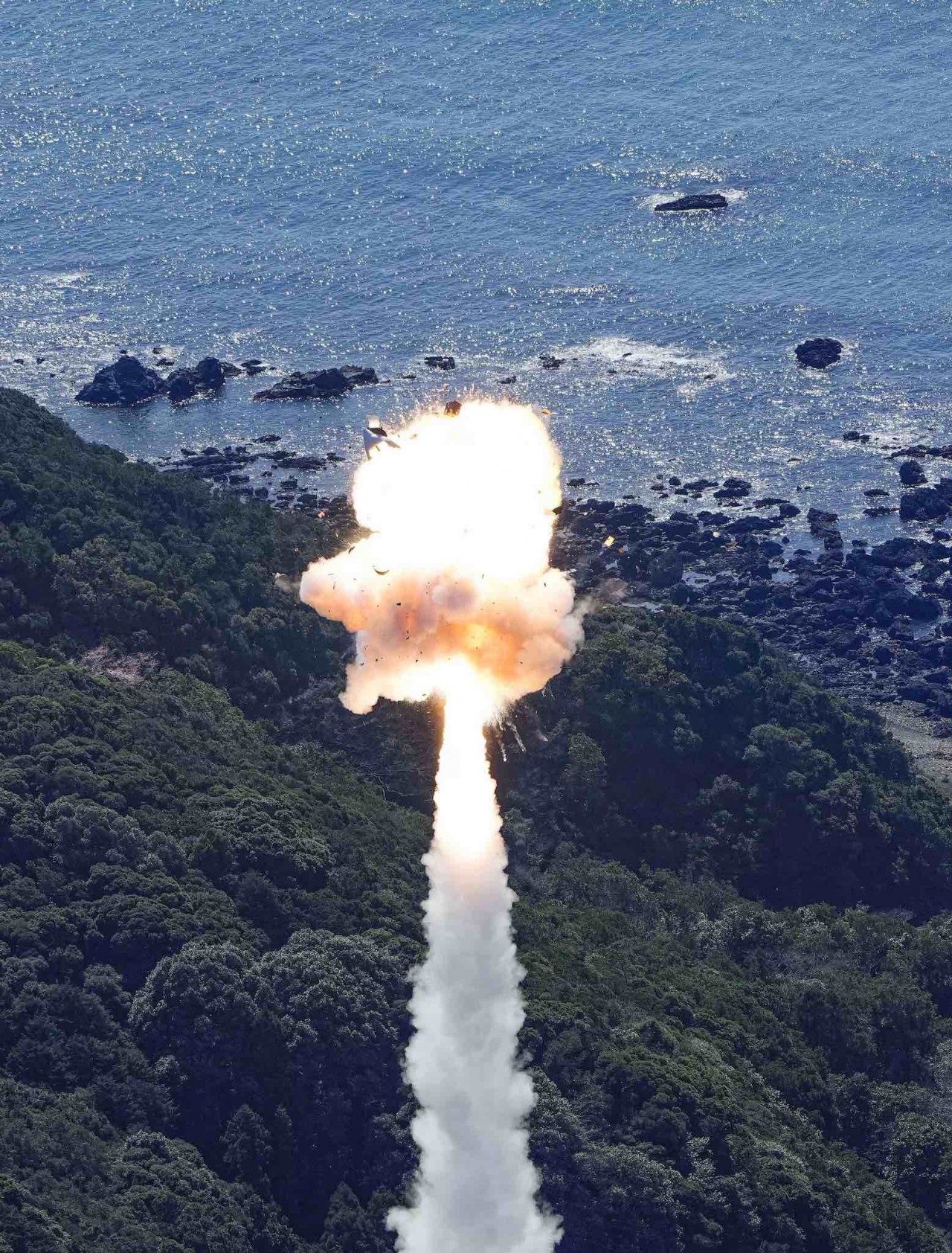 Cận cảnh tên lửa Space One Kairos của Nhật Bản phát nổ ngay lần phóng đầu tiên