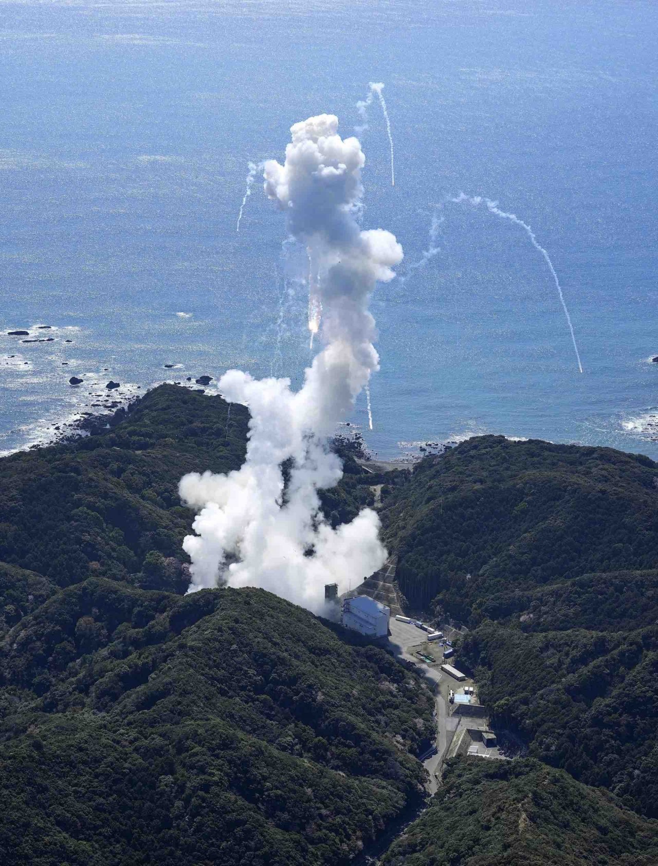 Cận cảnh tên lửa Space One Kairos của Nhật Bản phát nổ ngay lần phóng đầu tiên