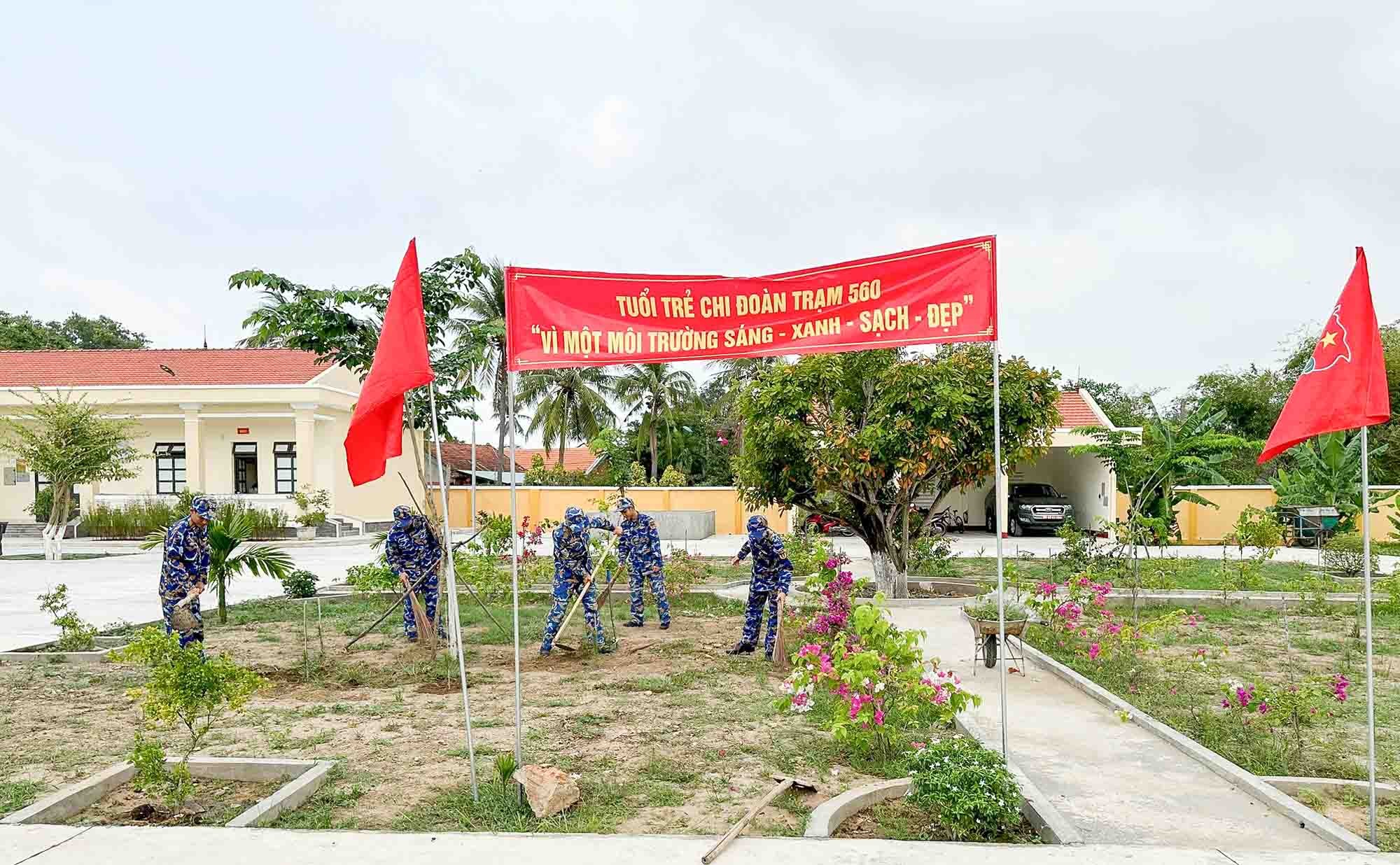 Thanh niên Hải quân dân hưởng tưởng niệm các chiến sĩ hy sinh tại quần đảo Trường Sa Thanh niên Hải quân dân hưởng tưởng niệm các chiến sĩ hy sinh tại quần đảo Trường Sa