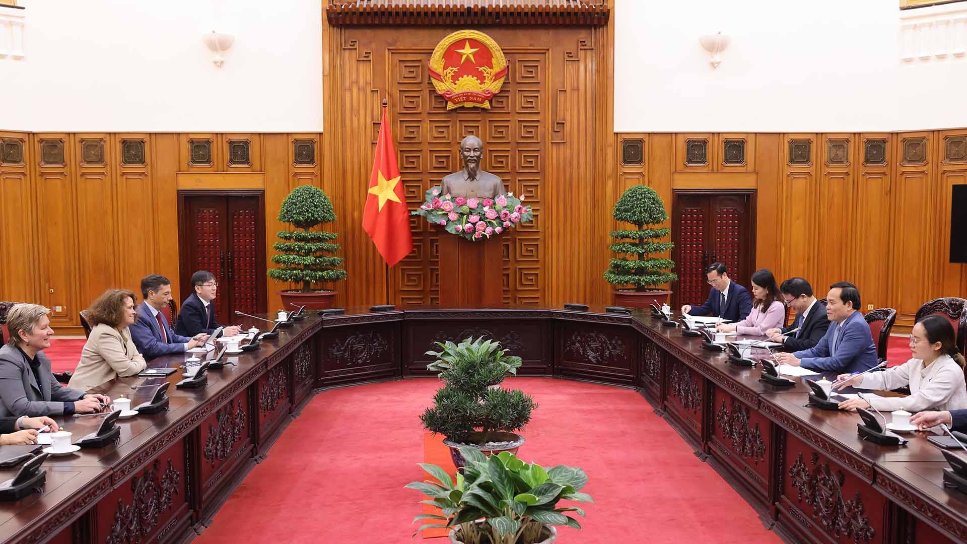 Phó Thủ tướng Trần Lưu Quang tiếp bà Carolyn Turk, Giám đốc quốc gia Ngân hàng thế giới tại Việt Nam. (Nguồn: TTXVN)