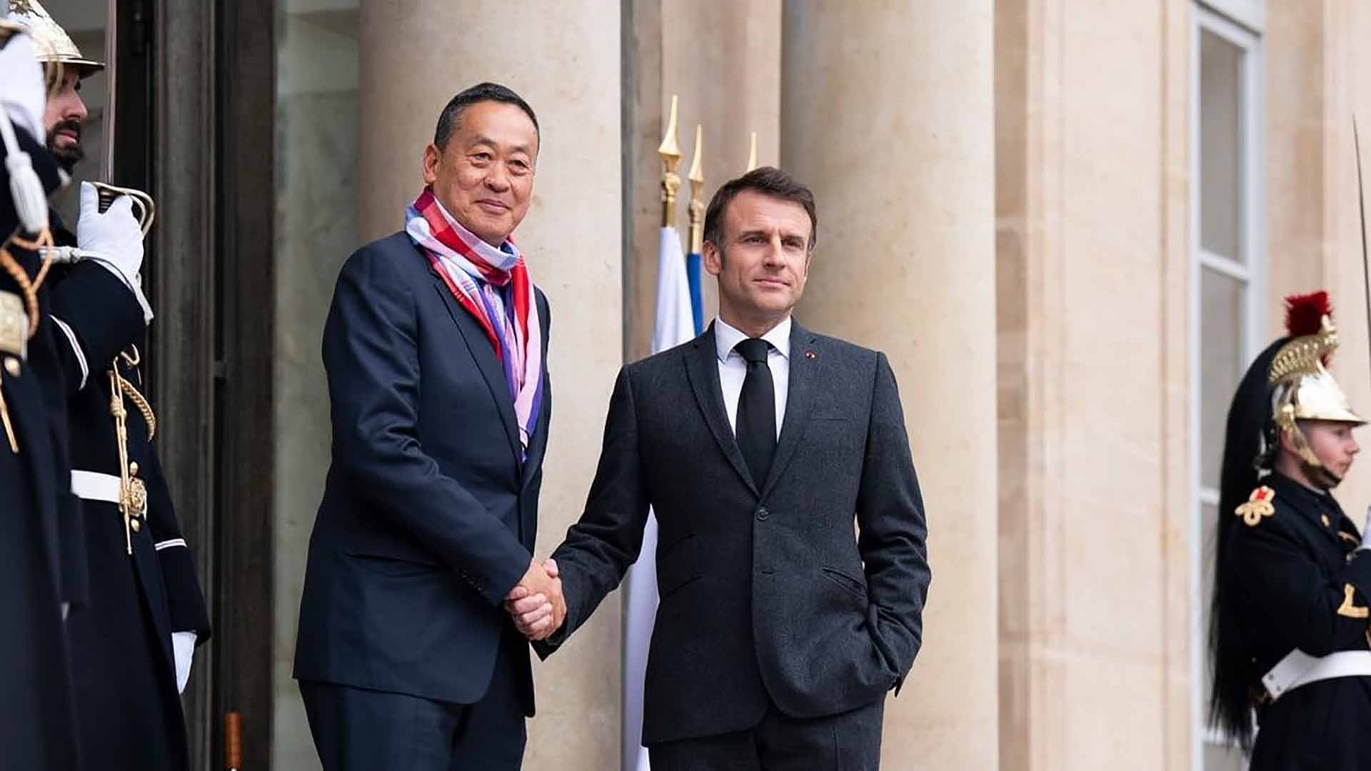Tổng thống Pháp Emmanuel Macron đón Thủ tướng Thái Lan Srettha Thavisin tại Điện Élysée, ngày 11/3. (Nguồn: AP)