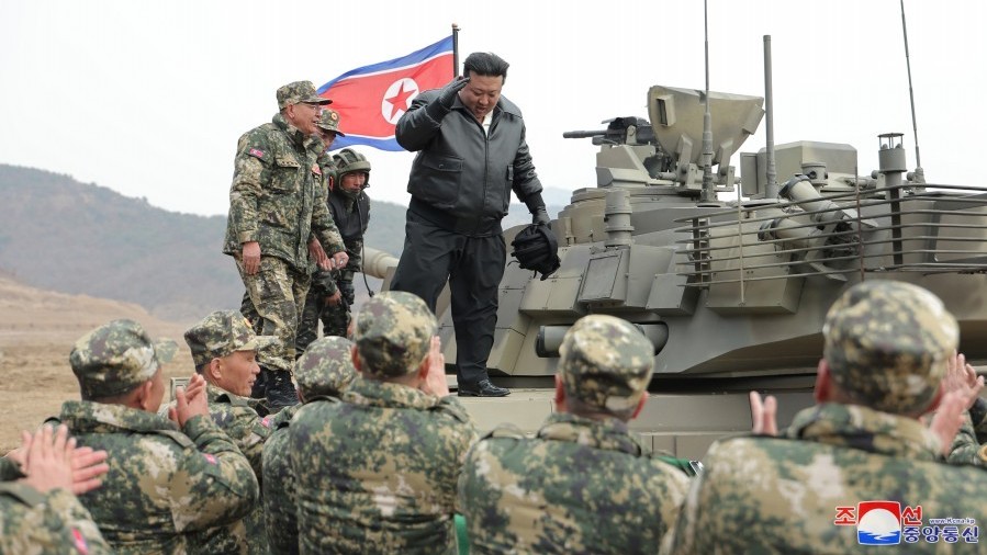 Nga nói Triều Tiên có 'chiếc ô hạt nhân' riêng, Hàn Quốc không chấp nhận, Bình Nhưỡng khoe 'xe tăng mạnh nhất thế giới'