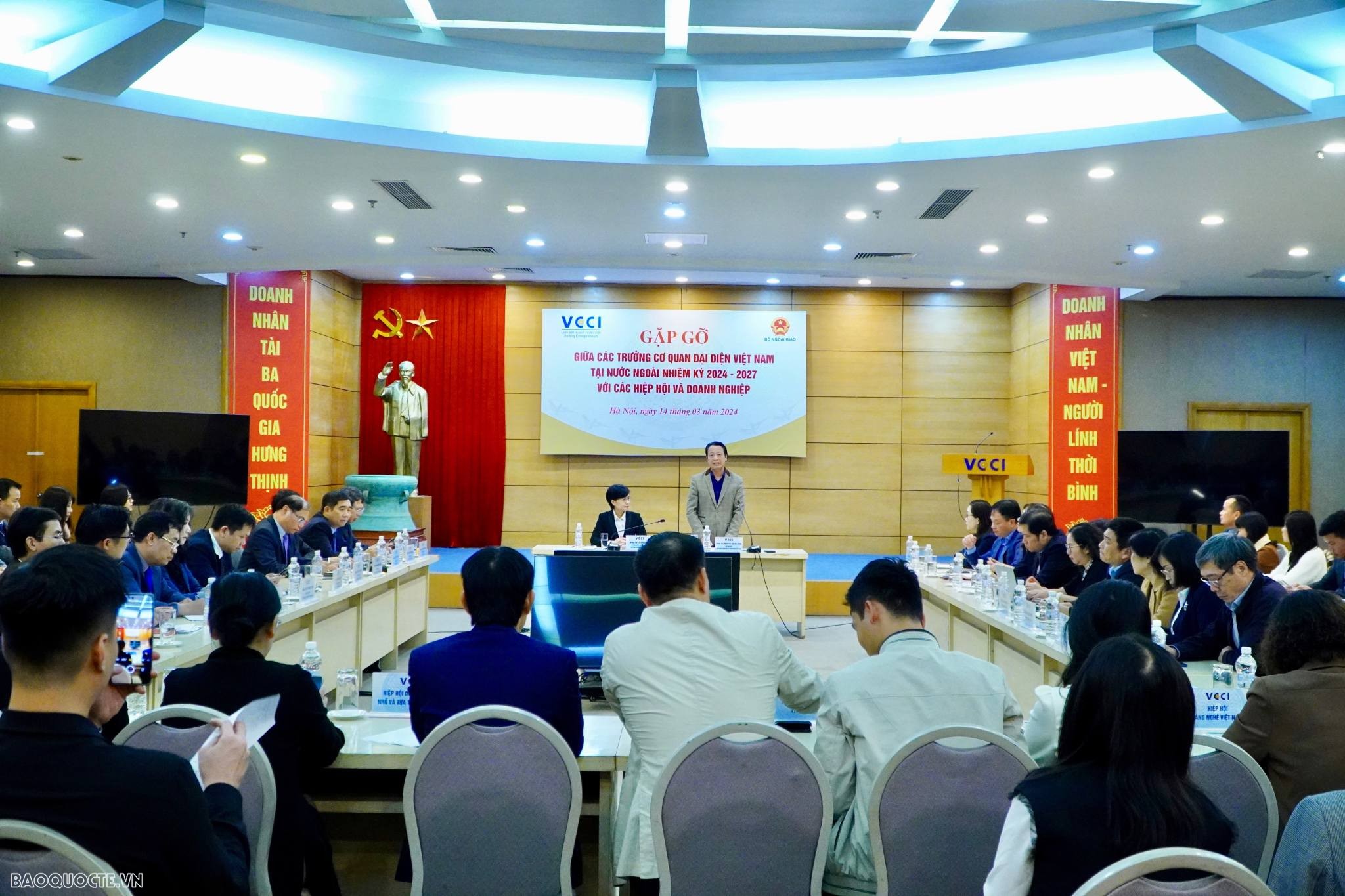 Cơ quan đại diện Việt Nam ở nước ngoài là cầu nối doanh nghiệp Việt Nam với quốc tế
