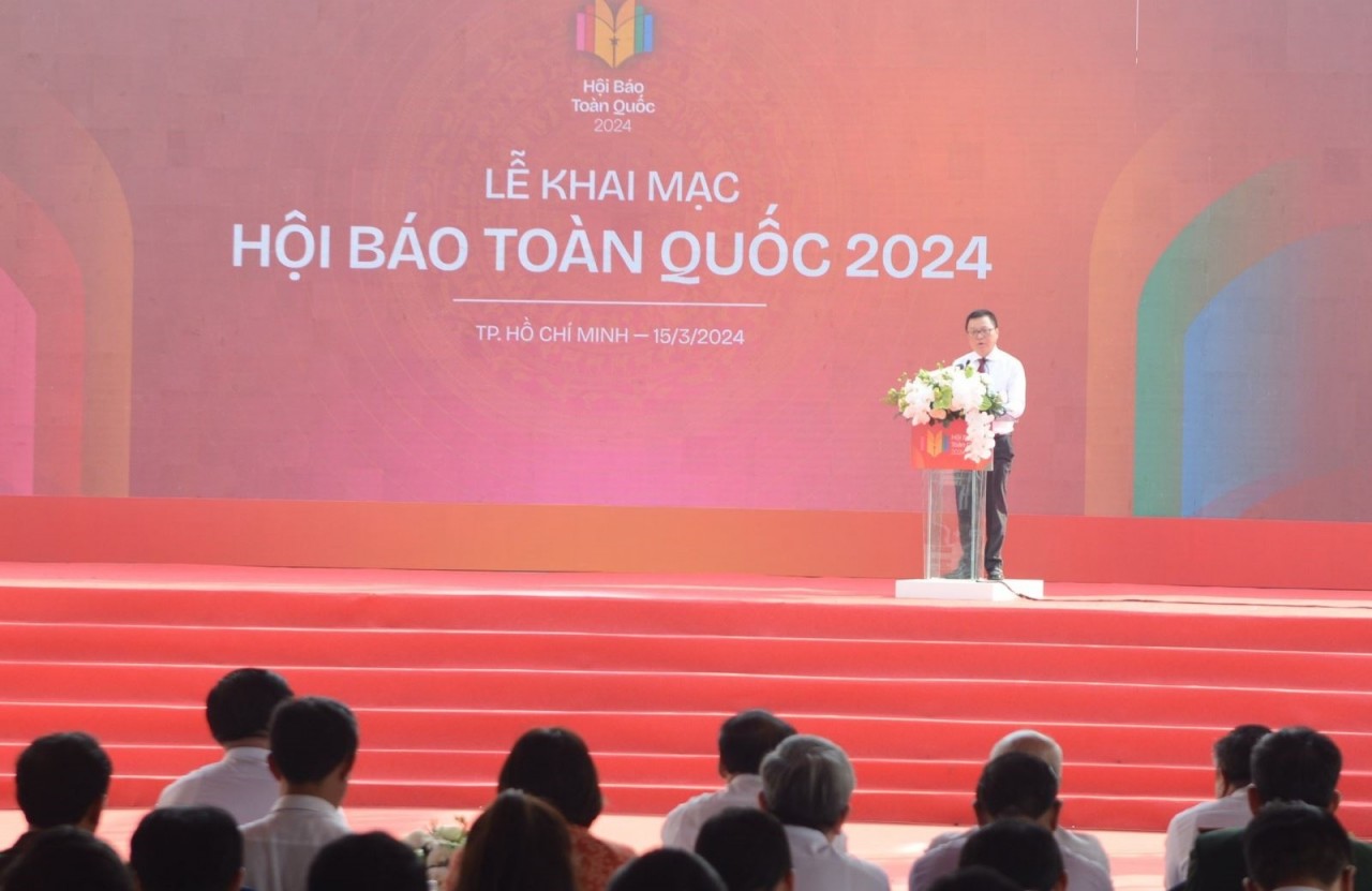 Long trọng khai mạc Hội Báo toàn quốc 2024. Hình ảnh ông ông Lê Quốc Minh, Chủ tịch Hội Nhà báo báo Việt Nam phát biểu tại lễ khai mạc. (Ảnh: TTXVN)