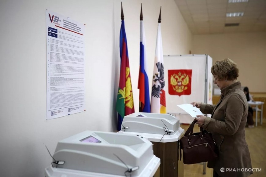 Tỷ lệ người dân Nga đi bỏ phiếu bầu cử tổng thống cao nhờ áp dụng nhiều phương thức bỏ phiếu mới, trong đó có bỏ phiếu trực tuyến. Ảnh: Rian 