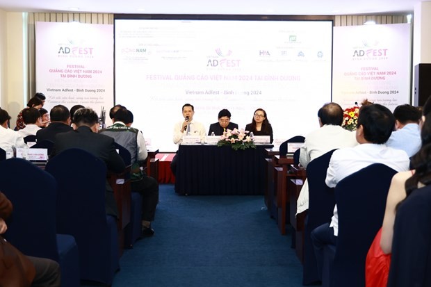 Participants at the meeting to announce the information. (Photo: https://baobinhduong.vn/) 