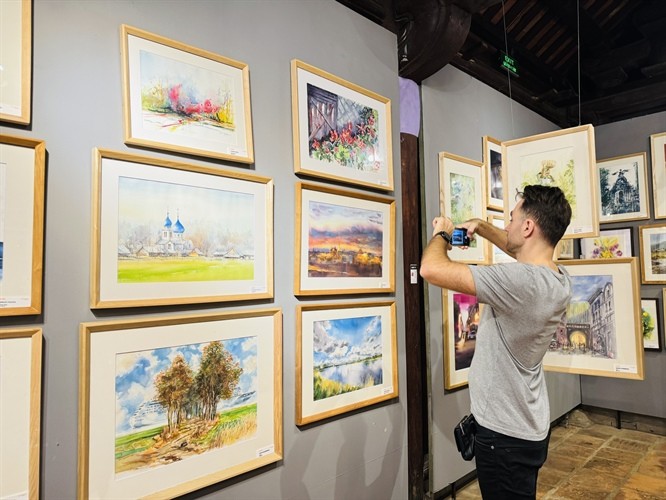 Largest-ever watercolour painting exhibition to take place in Temple of Literature International artists to participate in the large-ever watercolor painting exhibition at the Temple of Literature