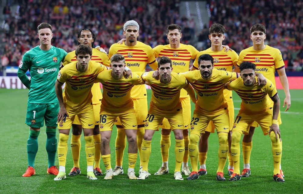 Đội hình xuất phát của đội khách Barca.