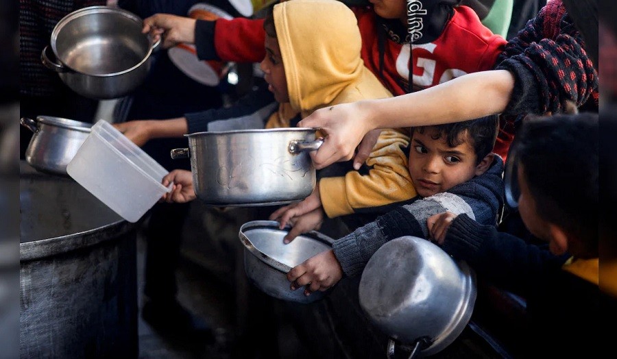 Thảm kịch ở Dải Gaza: 13.000 trẻ em thiệt mạng do xung đột, suy dinh dưỡng đến 'không còn sức để khóc'. Reuters