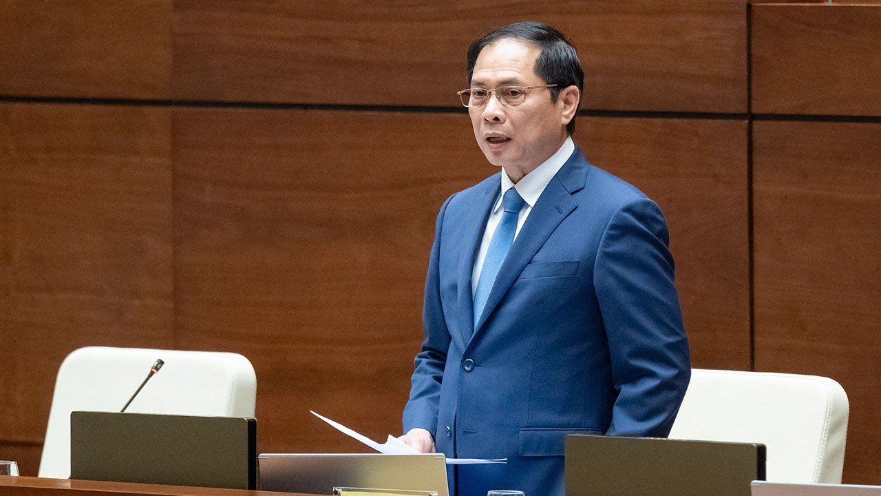 Bộ trưởng Ngoại giao Bùi Thanh Sơn trả lời chất vấn lĩnh vực ngoại giao