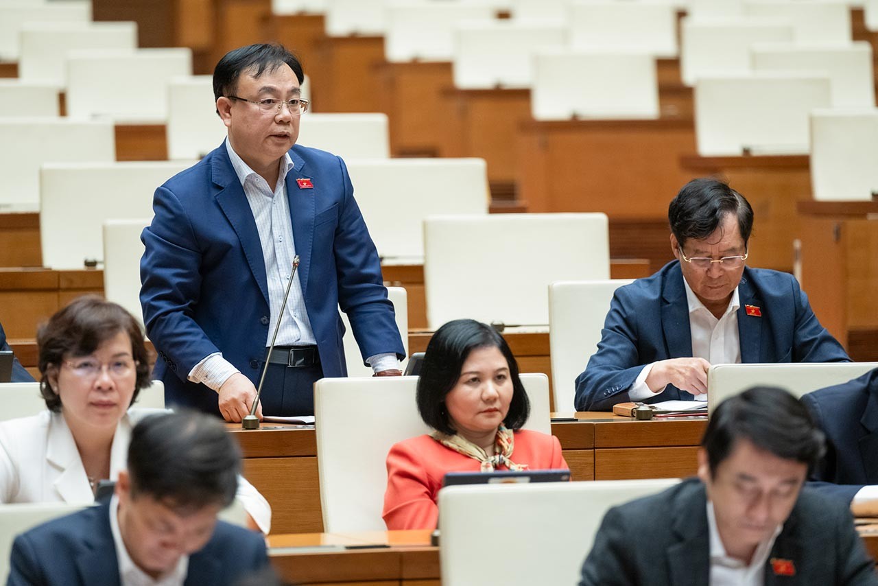 Ủy ban Thường vụ Quốc hội: Bộ trưởng Ngoại giao Bùi Thanh Sơn trả lời chất vấn lĩnh vực ngoại giao