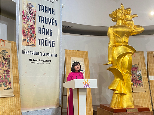 Họa sĩ Phan Ngọc Khuê trao tặng bộ tranh truyện Hàng Trống hàng trăm năm tuổi cho Bảo tàng Phụ nữ Việt Nam