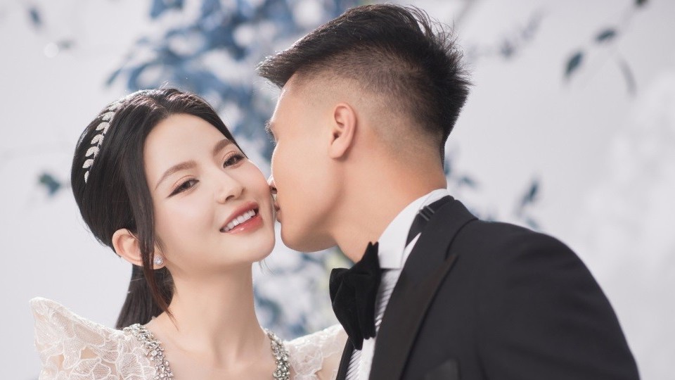 Chu Thanh Huyền xinh đẹp ngọt ngào bên Quang Hải trong bộ ảnh trước đám cưới