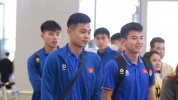 Hình ảnh đội tuyển Việt Nam tập trung tại sân bay Nội Bài trước giờ sang Indonesia